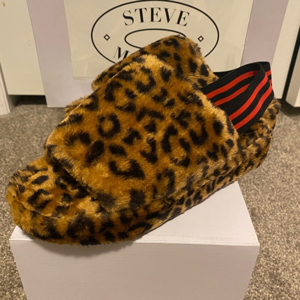 Steve Madden Platform slippers
